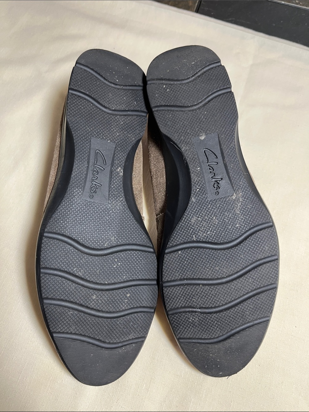 Clarks Collection Women's Brown Shimmery Suede Flats - Picture 5 of 7